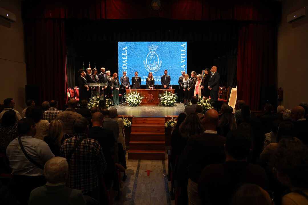 Entrega de distinciones. Fuente: Ayuntamiento de San Juan del Puerto