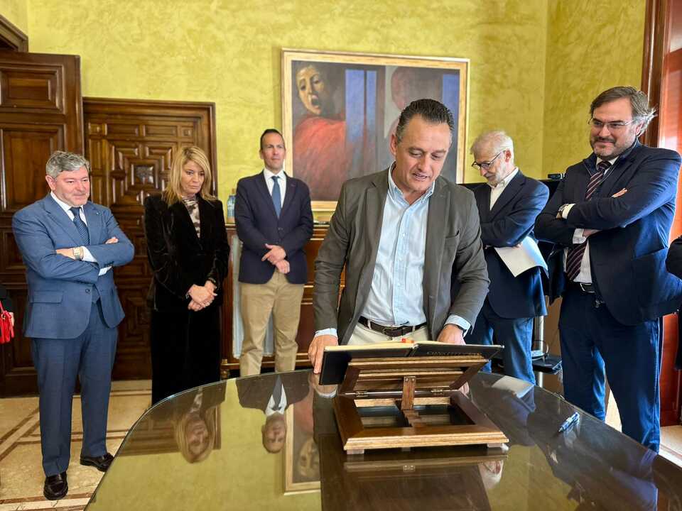 Sesión constitutiva del nuevo Tribunal Económico-Administrativo Municipal. Fuente: Ayuntamiento de Huelva