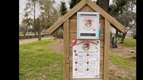 Así son los buzones instalados en Almonte para ayudar a los jóvenes