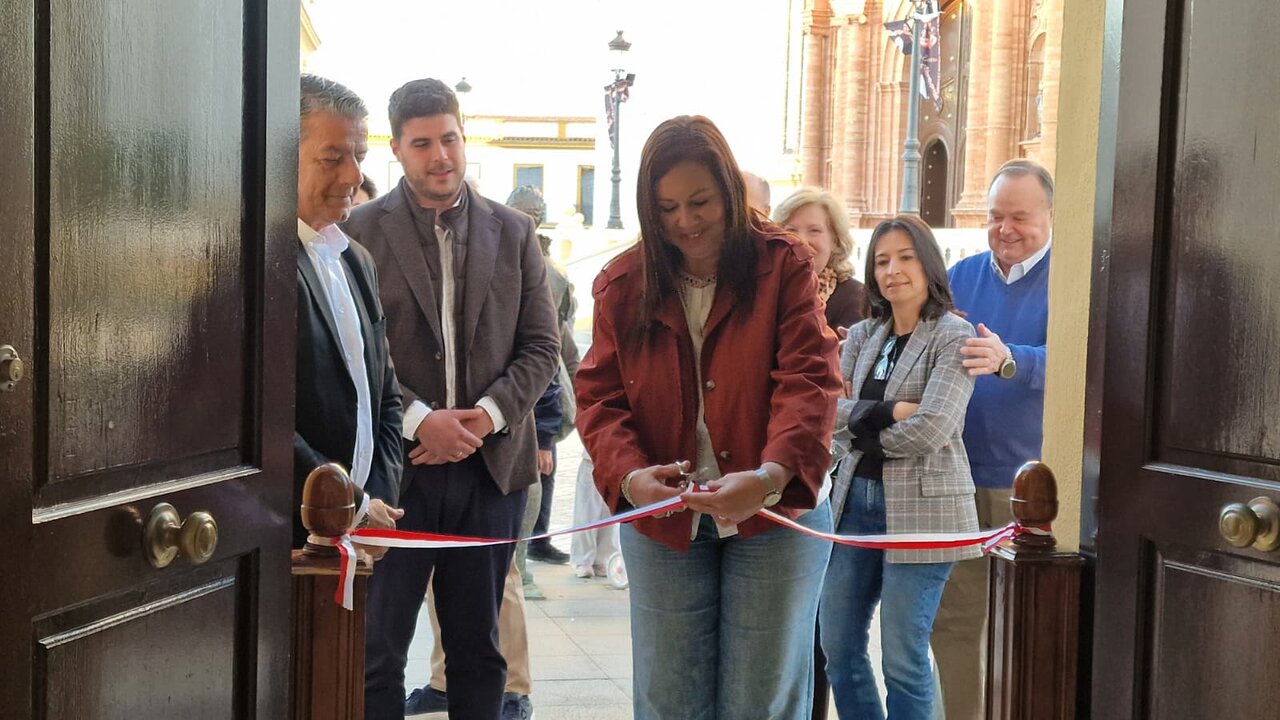 Inauguración de la exposición. Fuente: Facebook Ayto. La Palma del Condado