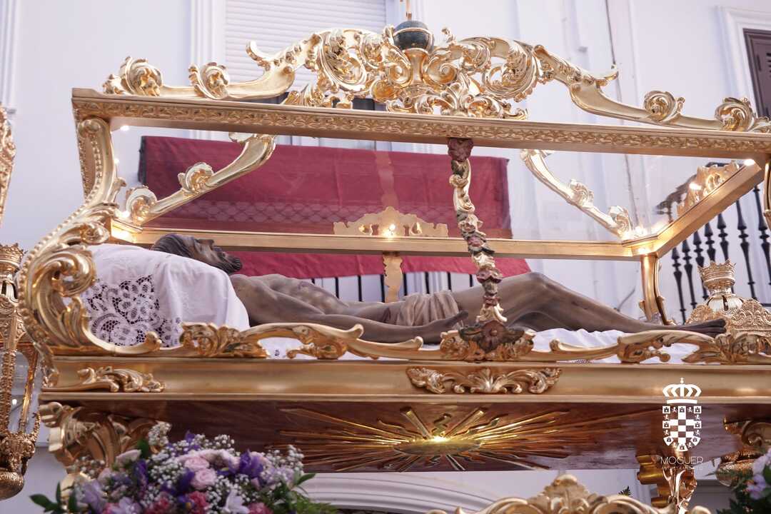 El Cristo de la Paz Eterna procesiona el Sábado Santo