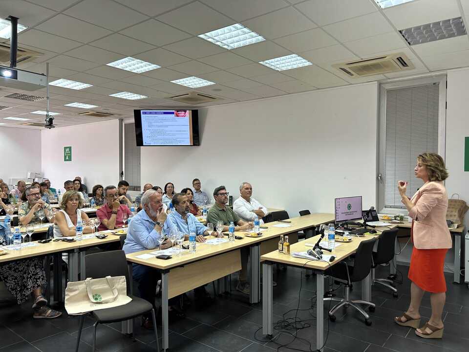 Curso UNIA 2025 DOP Condado de Huelva clase Cristina Tierno