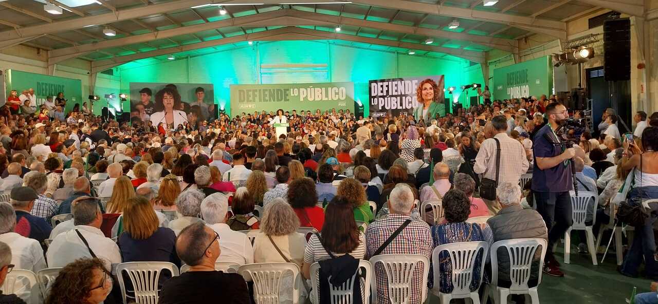 Cientos de militantes y simpatizantes llenan la nave que acoge el mitin