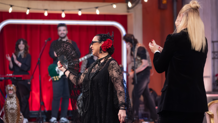 La onubense, Martirio, en el programa "Al cielo con ella" de la 1. Fuente. RTVE
