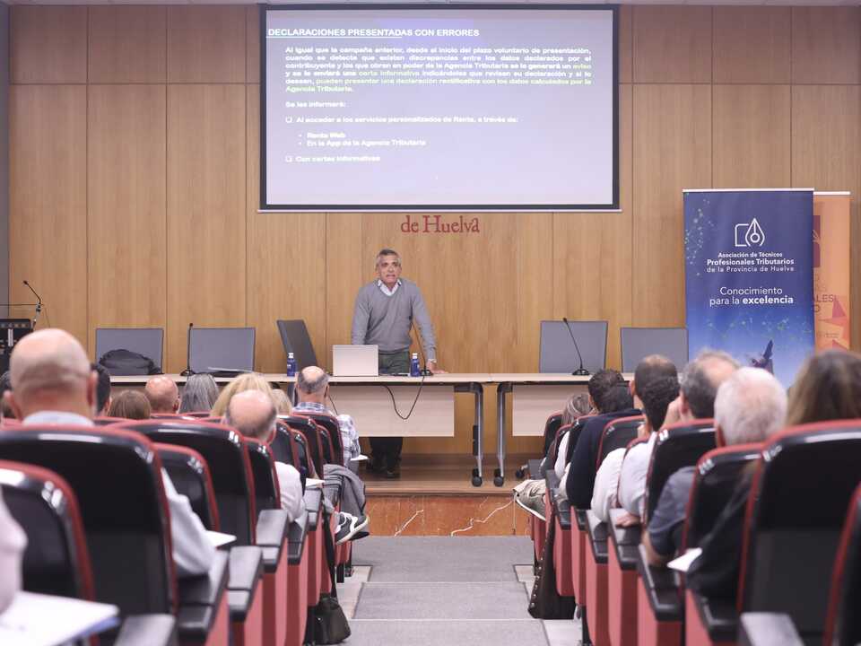 Manuel Marín durante la sesión impartida en Huelva