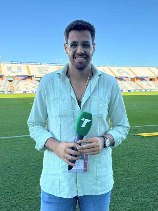 Alejandro Martínez compañero de Teleonuba y encargado de cubrir los partidos del Recreativo