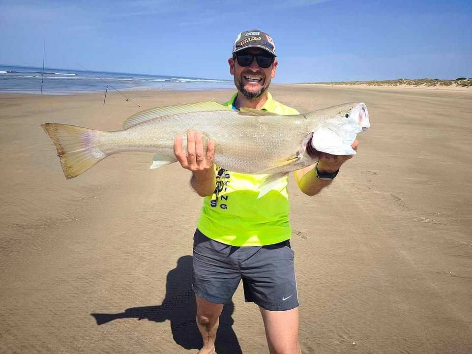 Espectacular corvina pescada en la playa del Coto. Fuente: Facebook Pesca Huelva