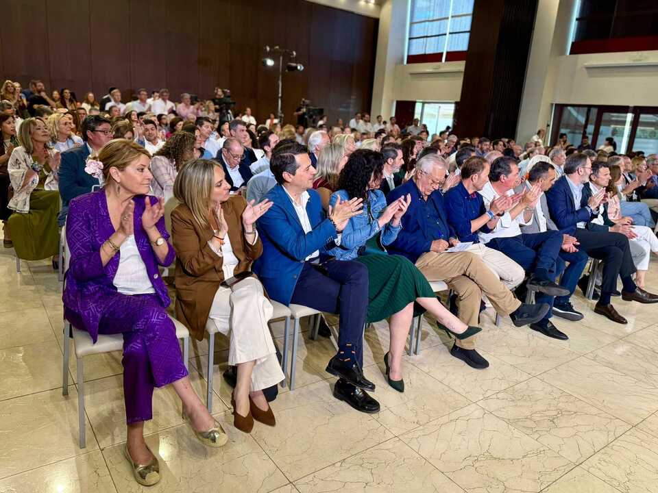 Asistentes a la reunión de la junta directiva del PP-A