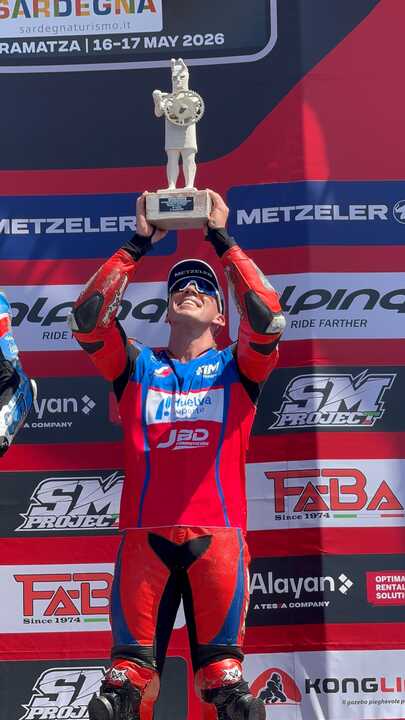 Paquito Gómez celebrando su tercer puesto