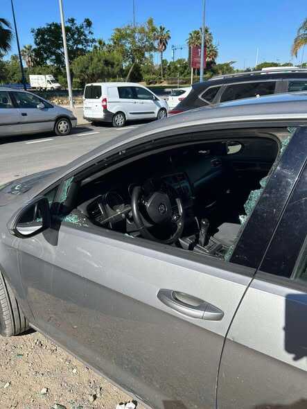 Destrozos de coches en Costa de la Luz, Huelva. Fuente: Facebook Asociación de vecinos Costa de la Luz