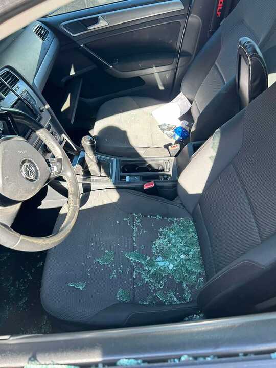 Destrozos de coches en Costa de la Luz, Huelva. Fuente: Facebook Asociación de vecinos Costa de la Luz