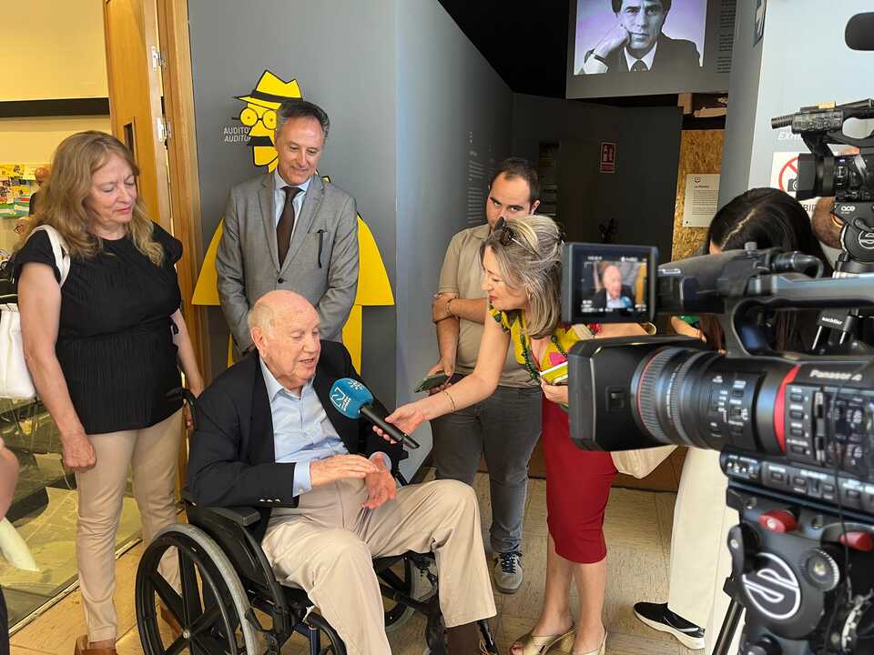 Vicente Quiroga recibe el gran homenaje del periodismo de Huelva