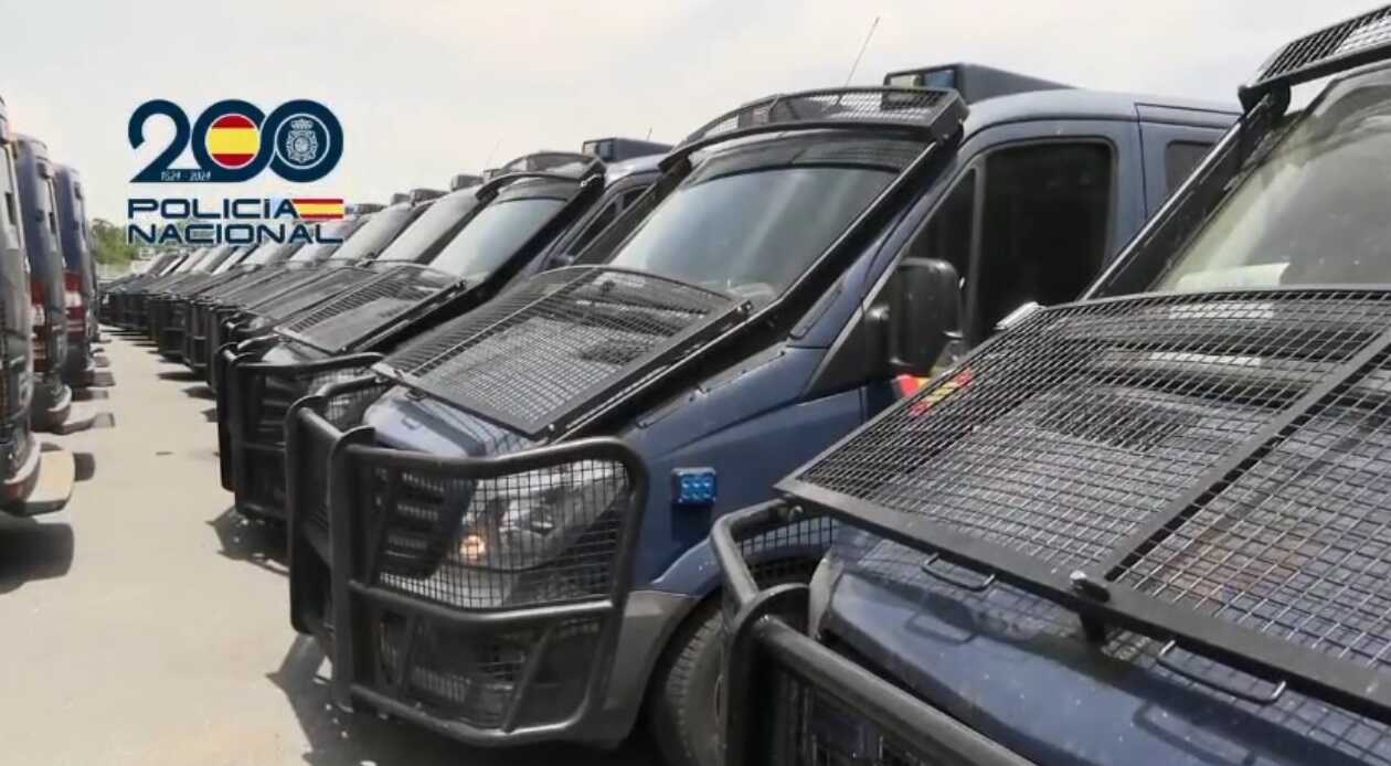 Más de 170 coches de la Policía Naciona embarcan en Huelva