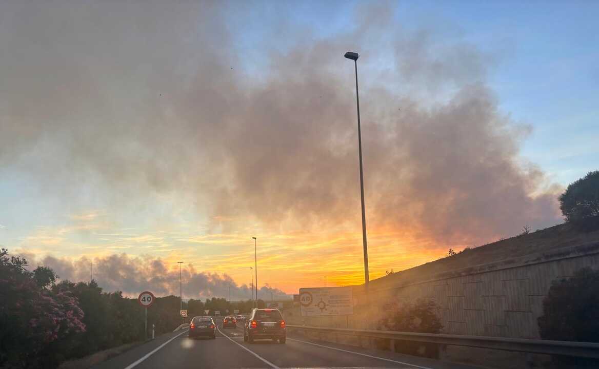 Humareda provocada por el incendio